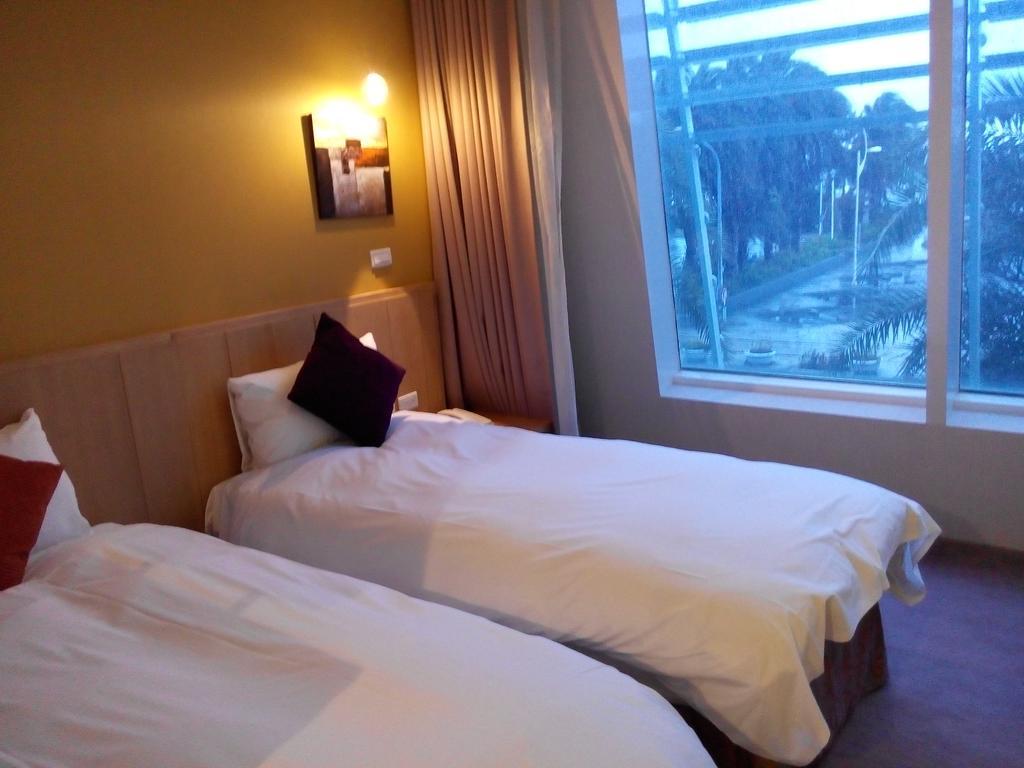 In Young Hotel Kaohsiung Exteriör bild
