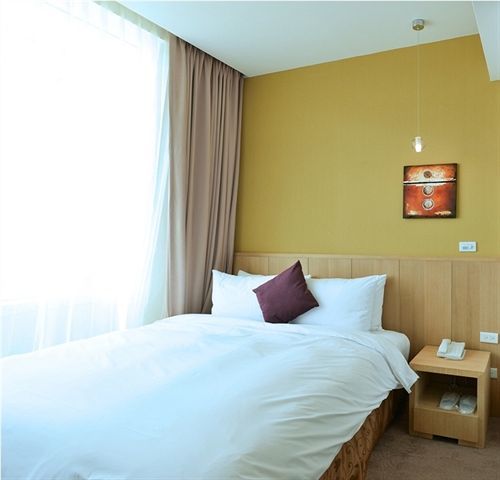 In Young Hotel Kaohsiung Exteriör bild
