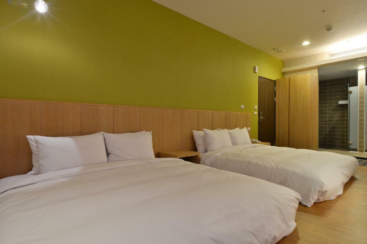 In Young Hotel Kaohsiung Exteriör bild