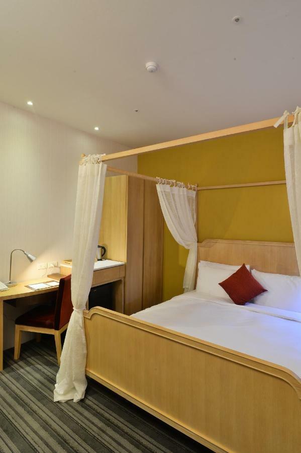 In Young Hotel Kaohsiung Exteriör bild