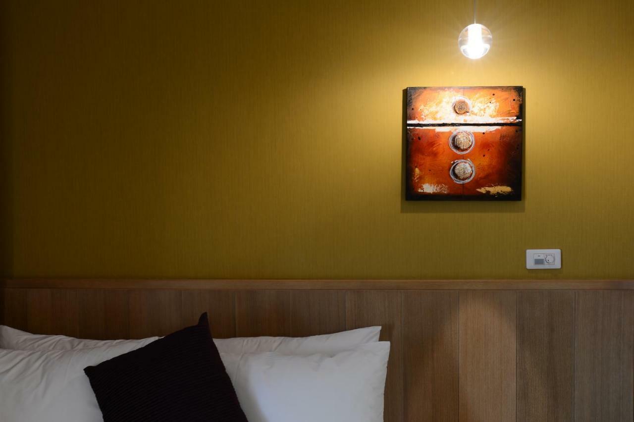 In Young Hotel Kaohsiung Exteriör bild